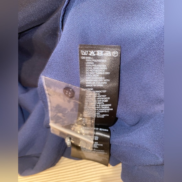 Reiss Navy Silky Sleeveless Blouse NWT, size 8 - Picture 3 of 3